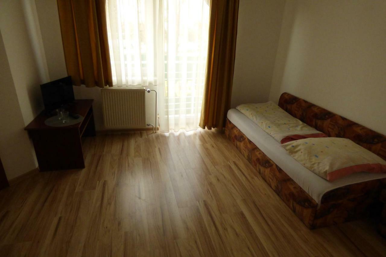 Vazinka Hotel Vágmedence Kültér fotó